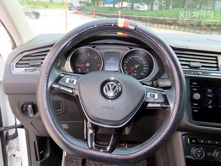 Volkswagen Tiguan 2.0 TDI Premium 9