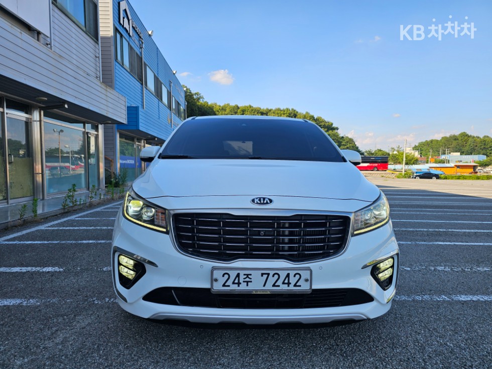 Kia Carnival 9인승 2.2 디젤 — foto 1