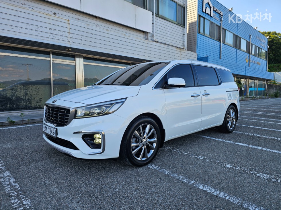 Kia Carnival — miniaturë 2