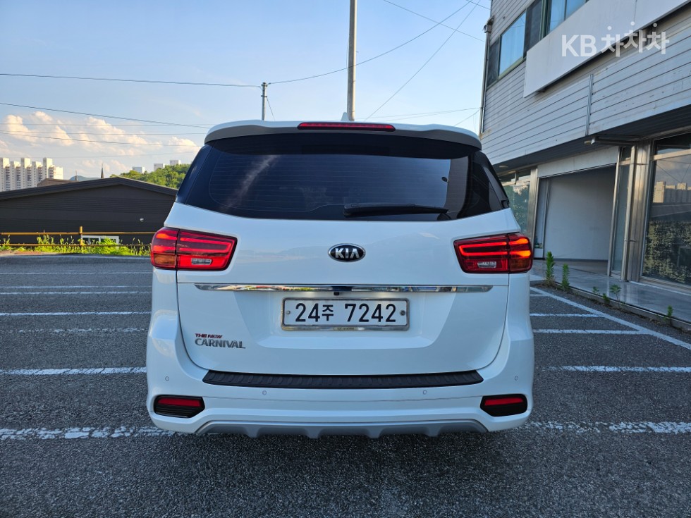 Kia Carnival — miniaturë 4