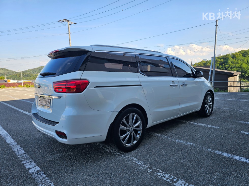 Kia Carnival — miniaturë 5