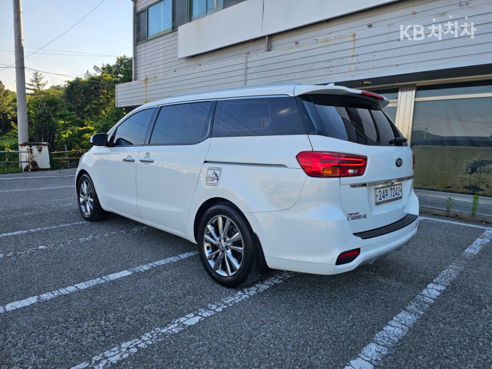 Kia Carnival — miniaturë 6