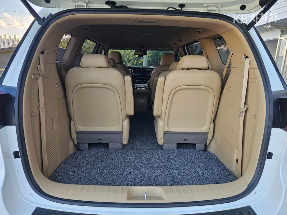 Kia Carnival — miniaturë 8