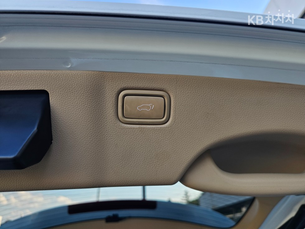 Kia Carnival — miniaturë 9