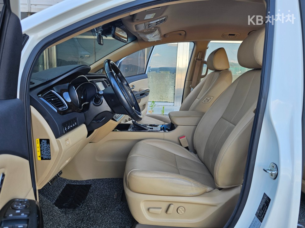 Kia Carnival — miniaturë 10