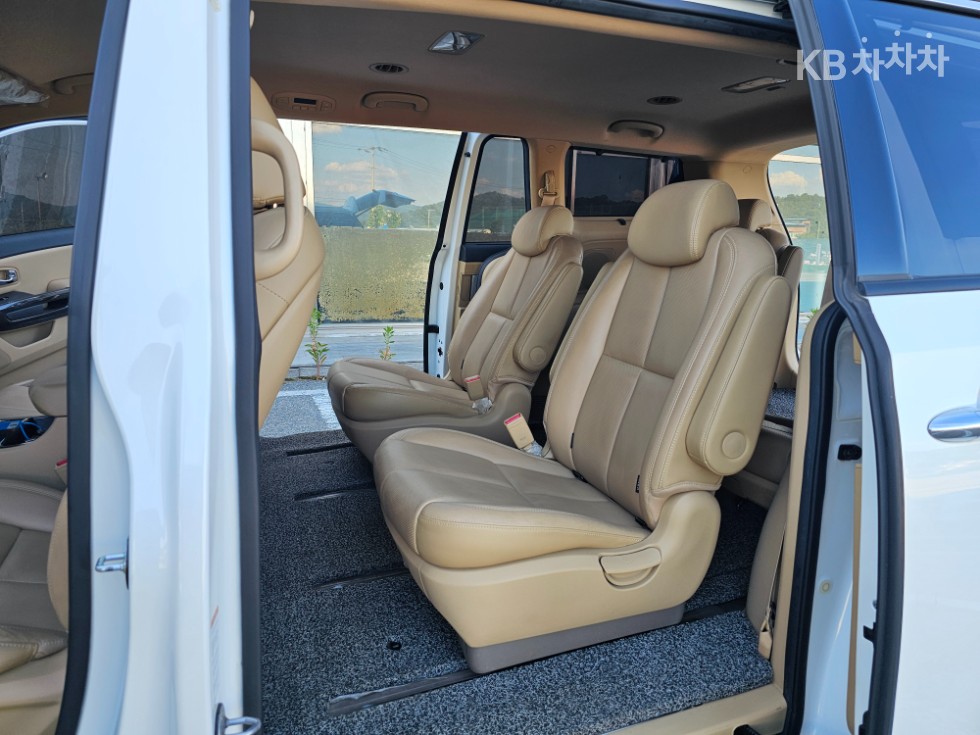 Kia Carnival — miniaturë 11