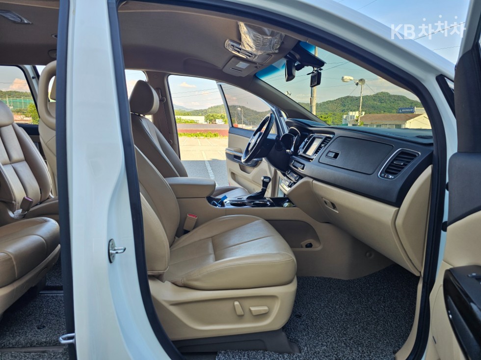 Kia Carnival — miniaturë 12