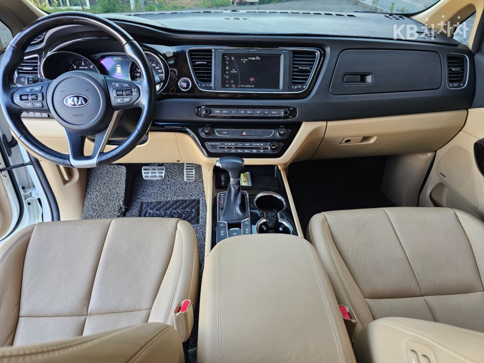 Kia Carnival — miniaturë 16