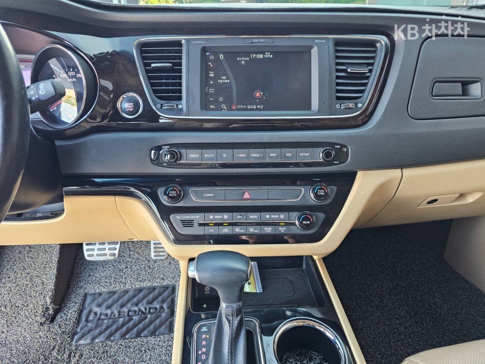 Kia Carnival — miniaturë 17