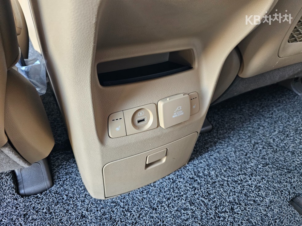 Kia Carnival — miniaturë 24