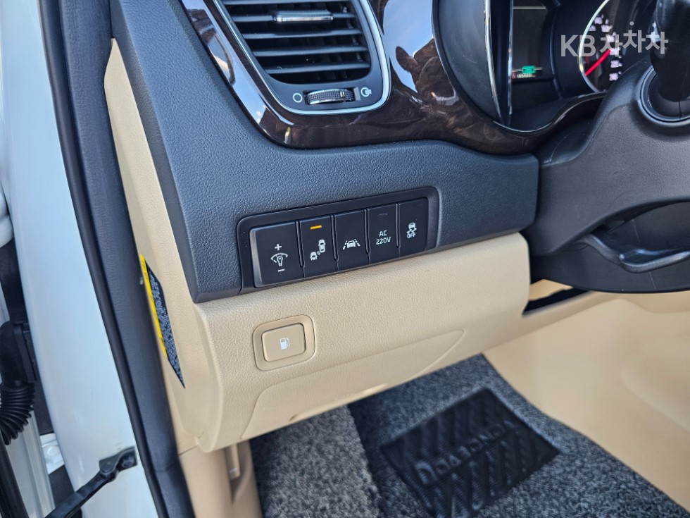 Kia Carnival — miniaturë 27