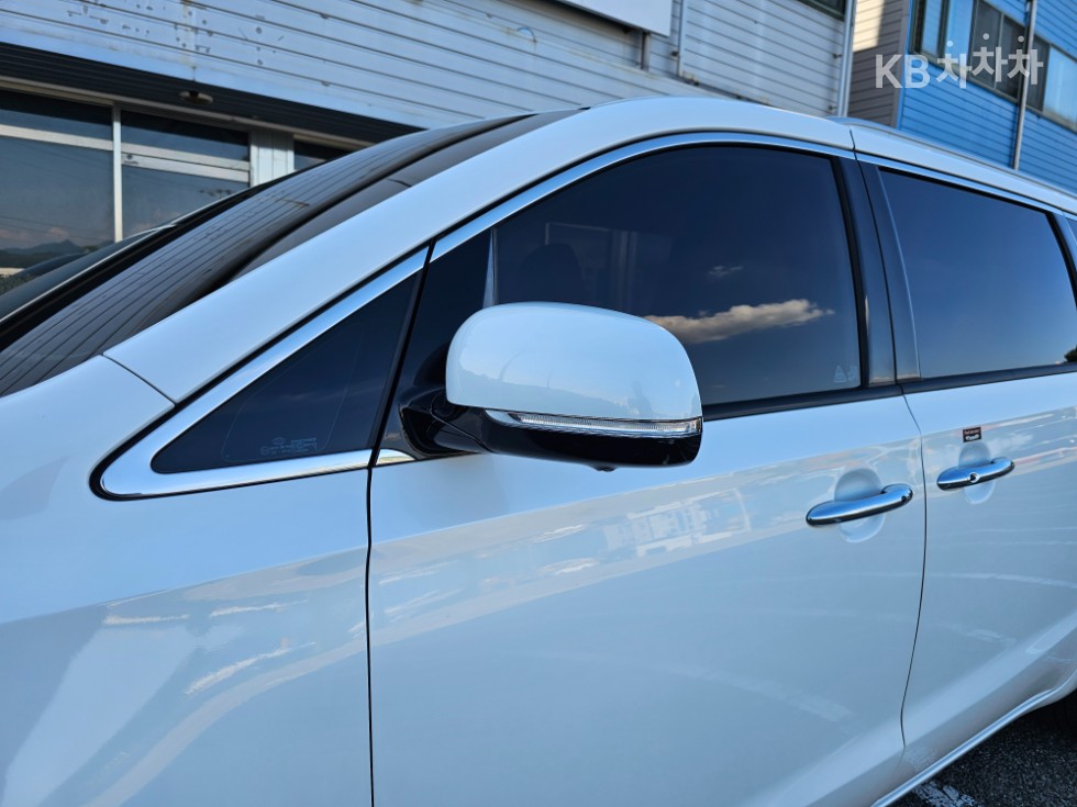 Kia Carnival — miniaturë 30