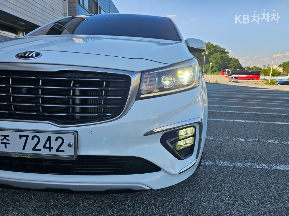 Kia Carnival — miniaturë 32