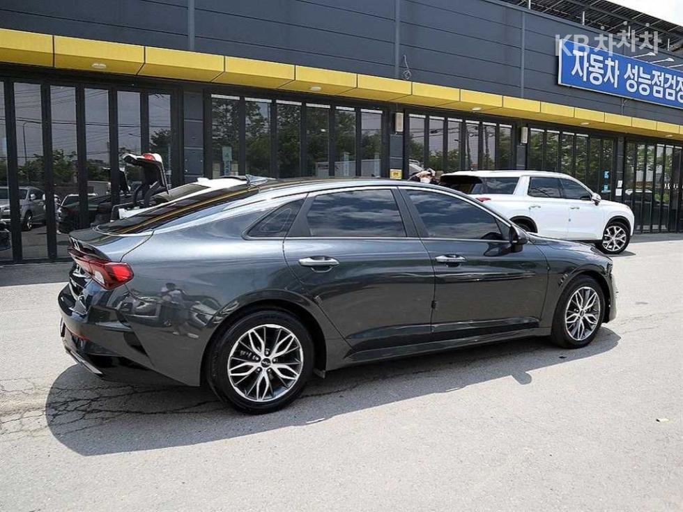 2022 - kia k5