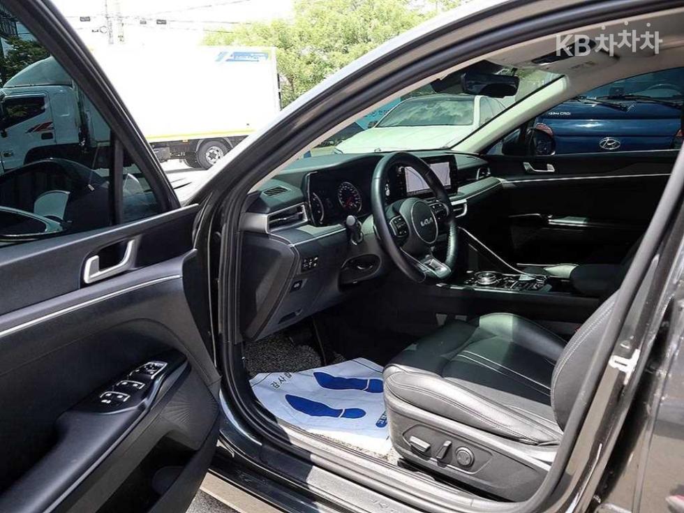 2022 - kia k5