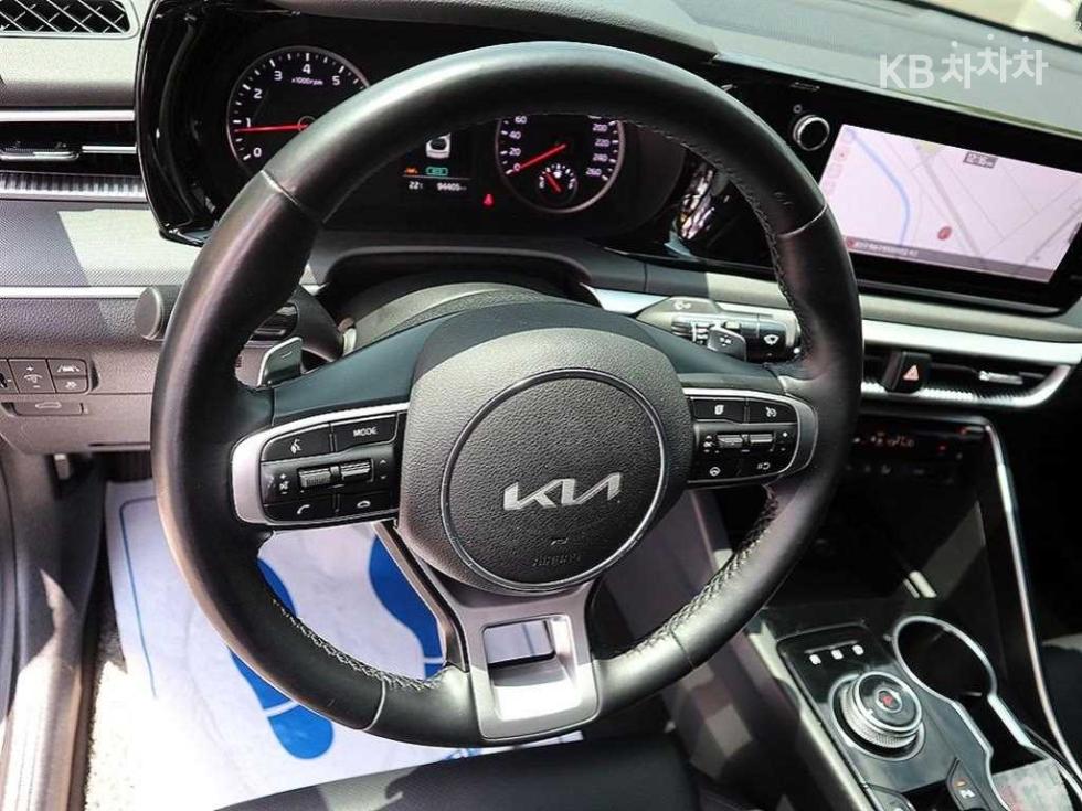 2022 - kia k5