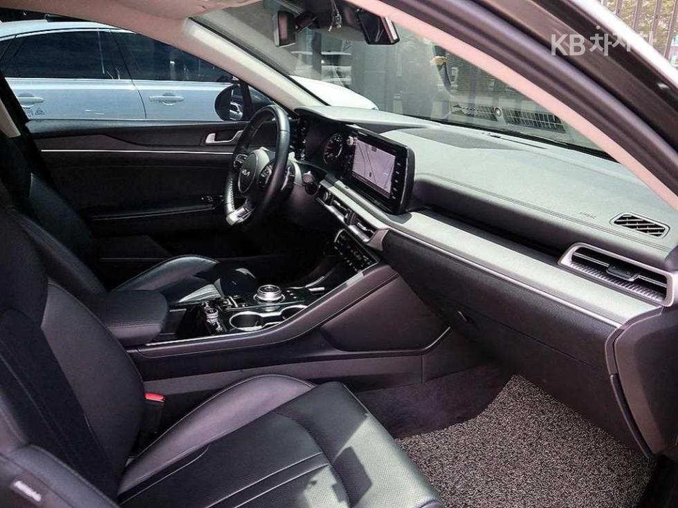 2022 - kia k5