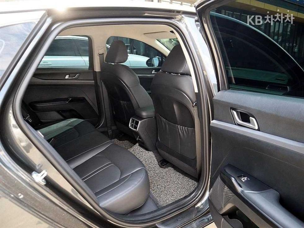 2022 - kia k5