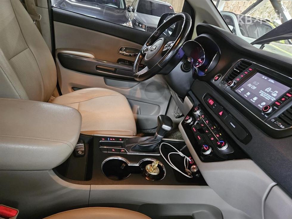 2019 - kia carnival