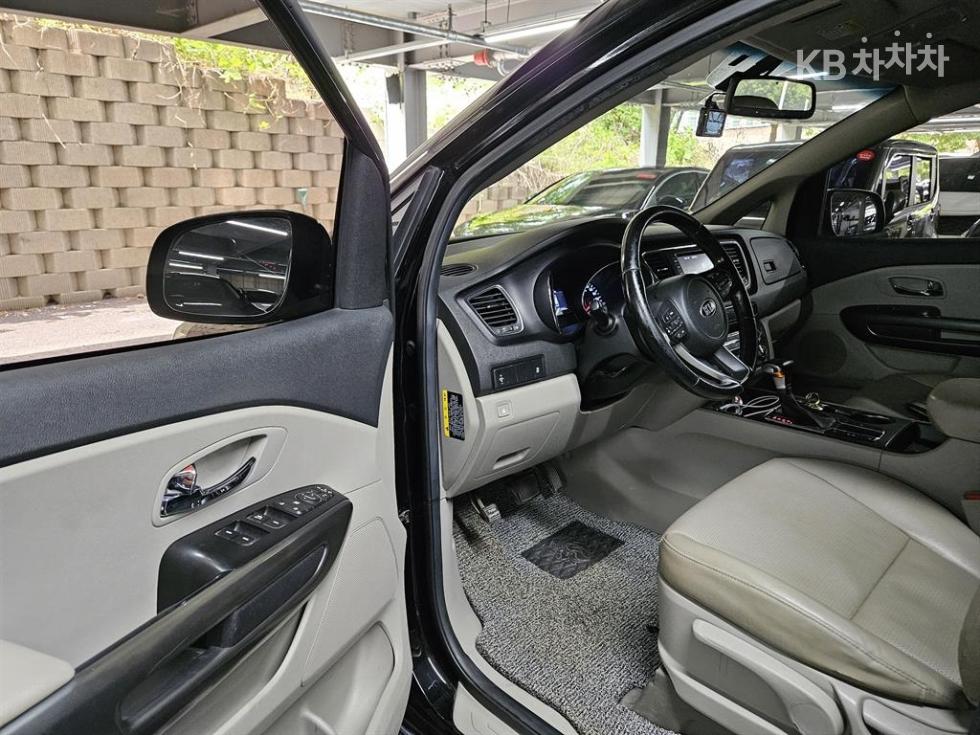 2019 - kia carnival
