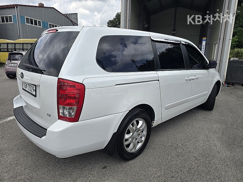 2013 - kia grand carnival