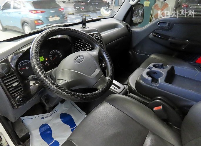 2012 - kia bongo iii