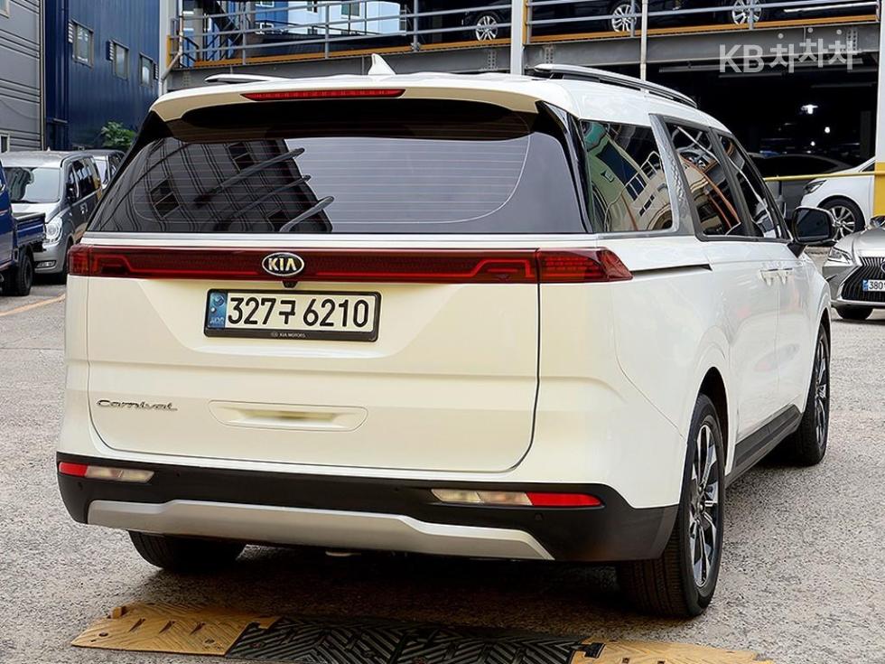 2021 - kia carnival