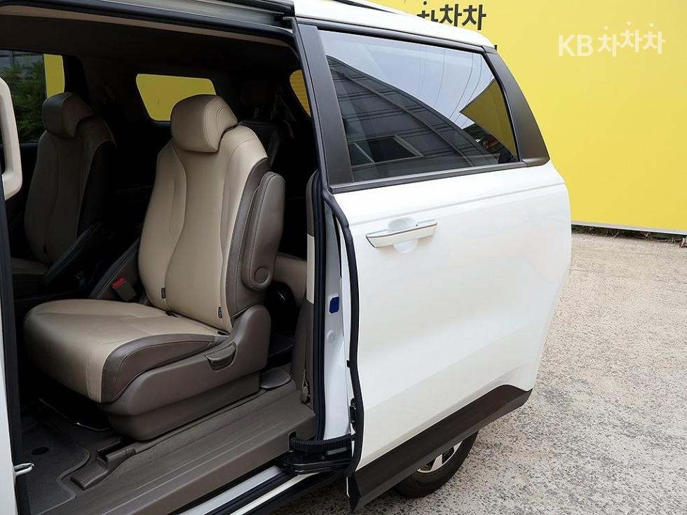 2021 - kia carnival