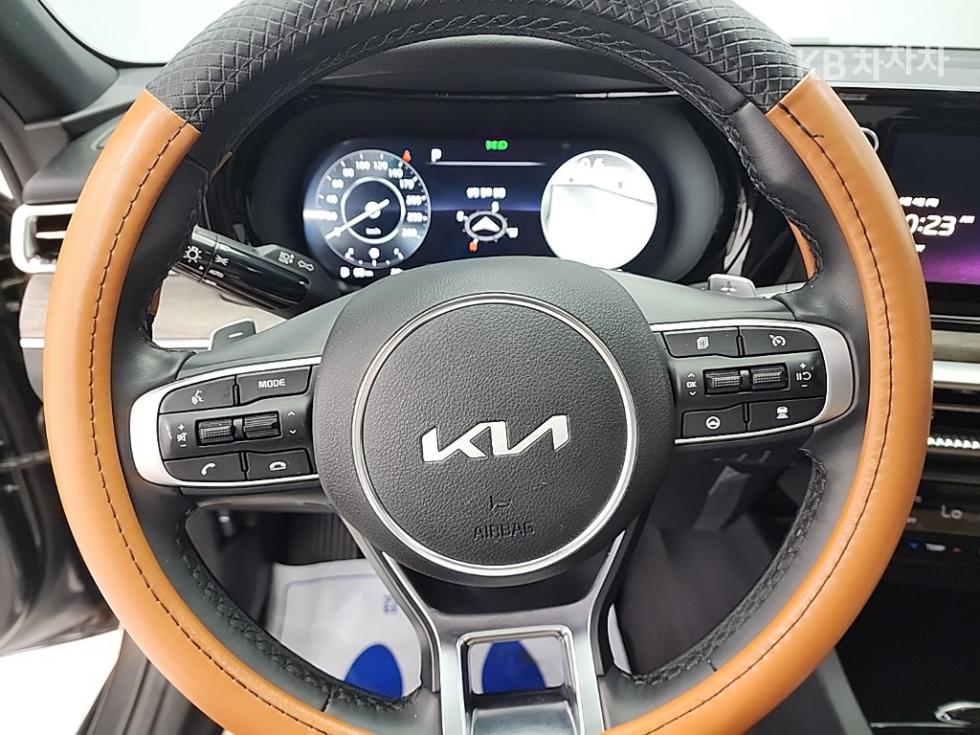 2023 Kia K5 3 photo
