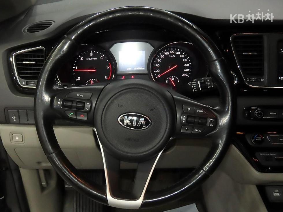 2017 - kia carnival