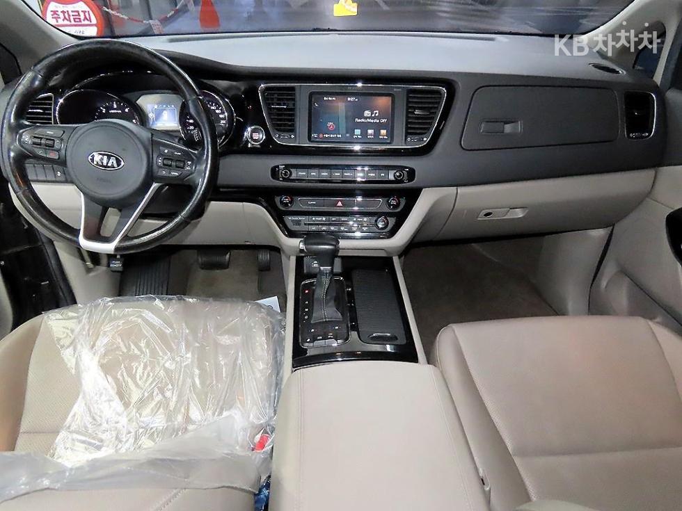 2017 - kia carnival