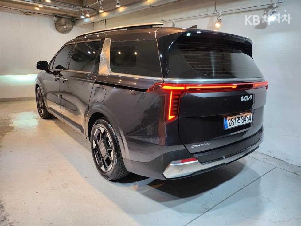 2024 Kia 4 photo