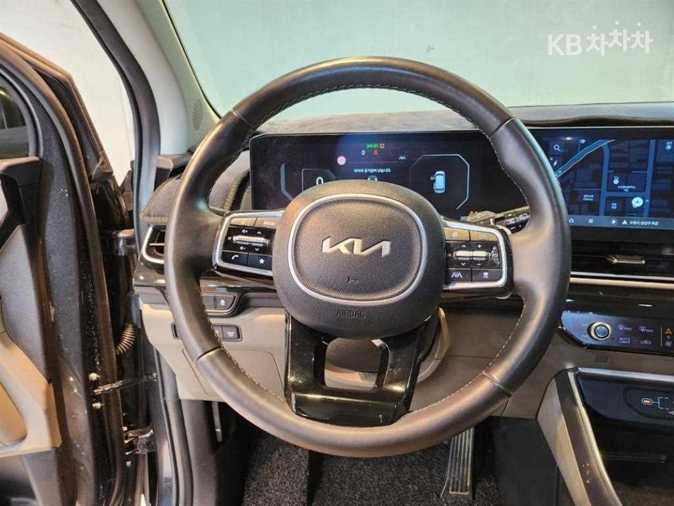 2024 Kia 4 photo