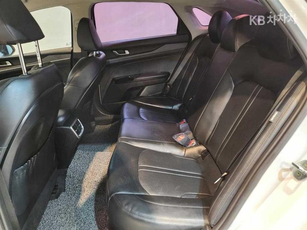 2022 - kia k5