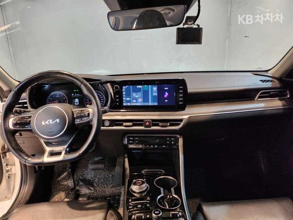 2022 - kia k5