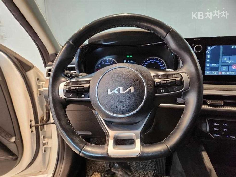 2022 - kia k5