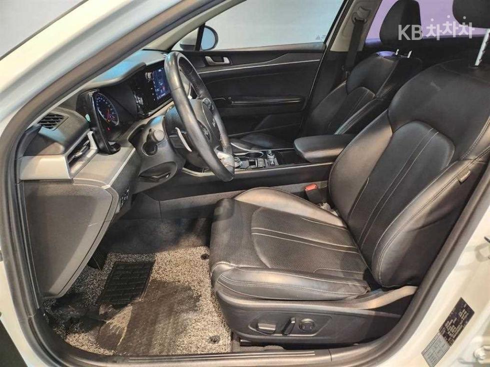 2022 - kia k5