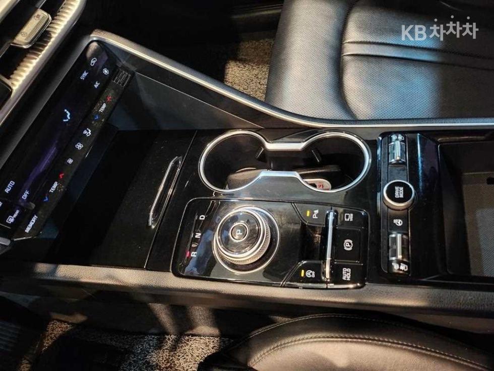 2022 - kia k5