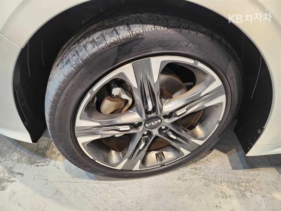 2022 - kia k5