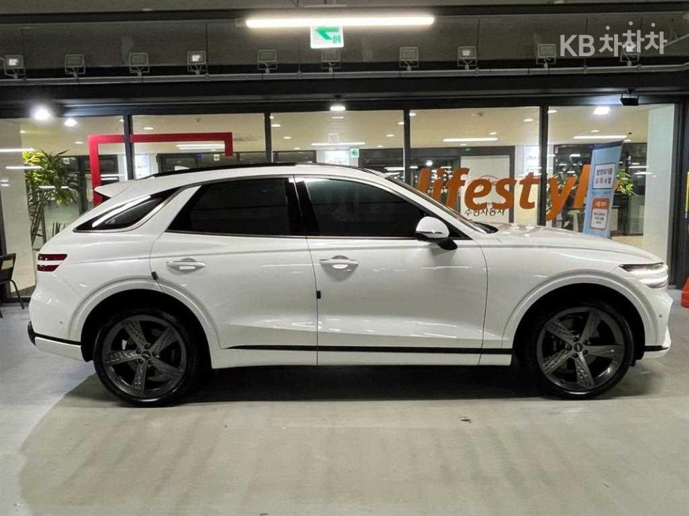 2023 Genesis GV70 photo