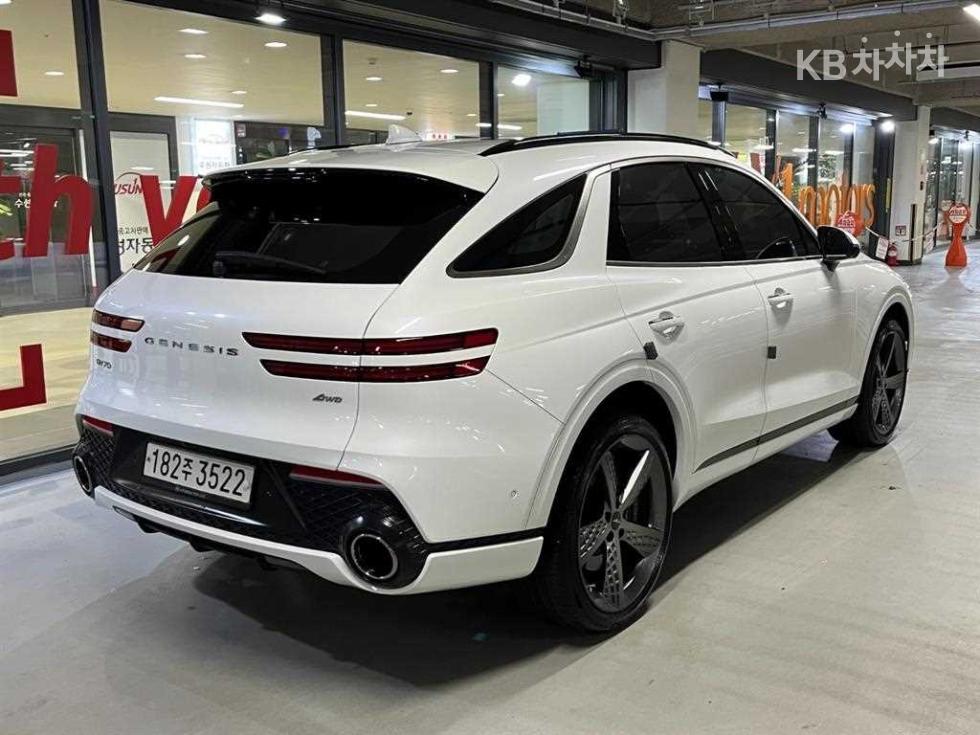 2023 Genesis GV70 photo