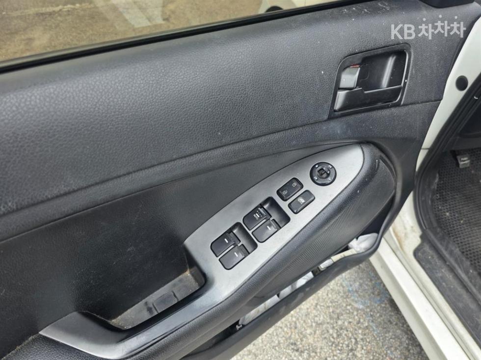 Kia K5 — miniaturë 11