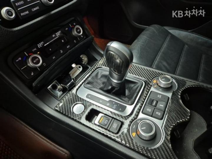 Volkswagen Touareg New 3.0 TDI V6 BlueMotion Premium 9