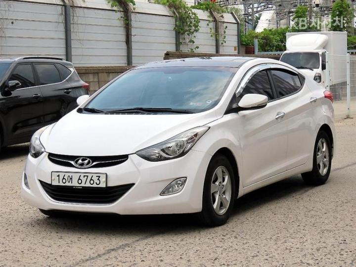 Hyundai Avante MD M16 GDi LUXURY 3