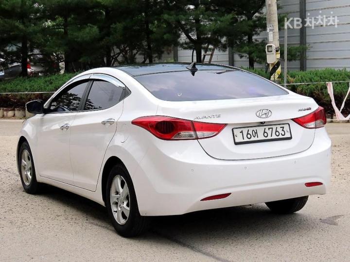 Hyundai Avante MD M16 GDi LUXURY 4
