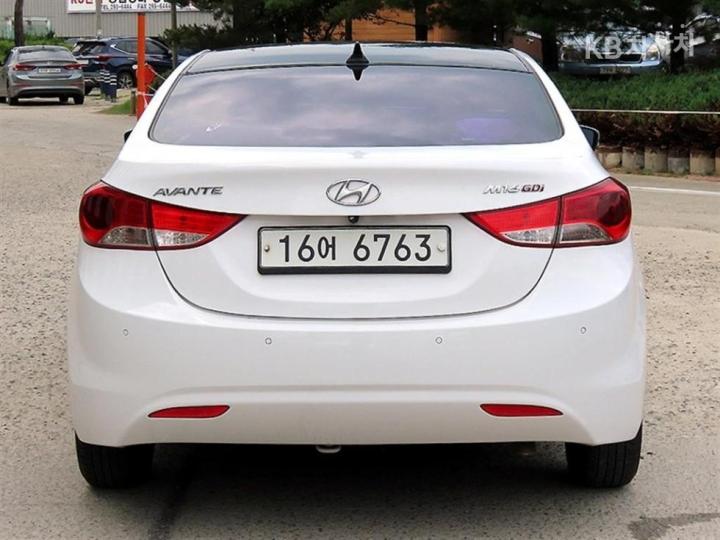 Hyundai Avante MD M16 GDi LUXURY 5