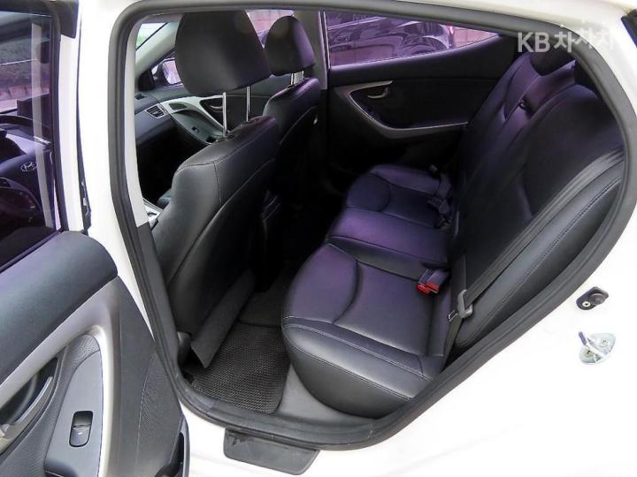 Hyundai Avante MD M16 GDi LUXURY 7