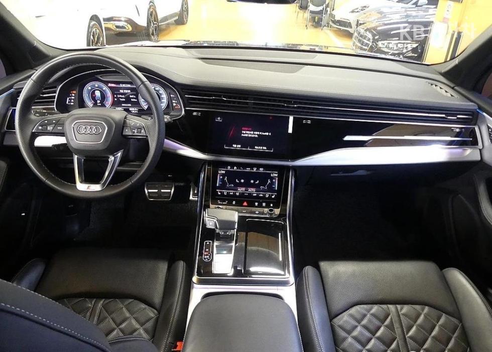 2023 - audi q7