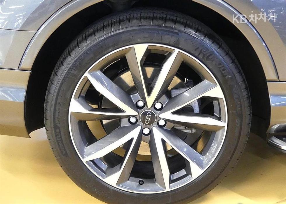 2023 - audi q7