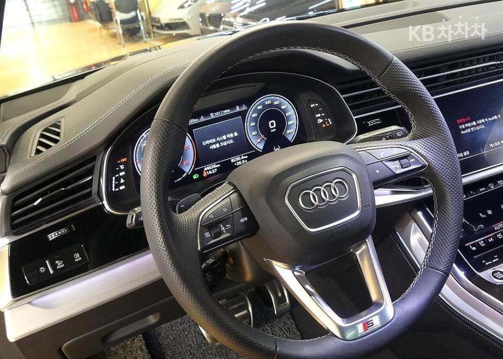 2023 - audi q7